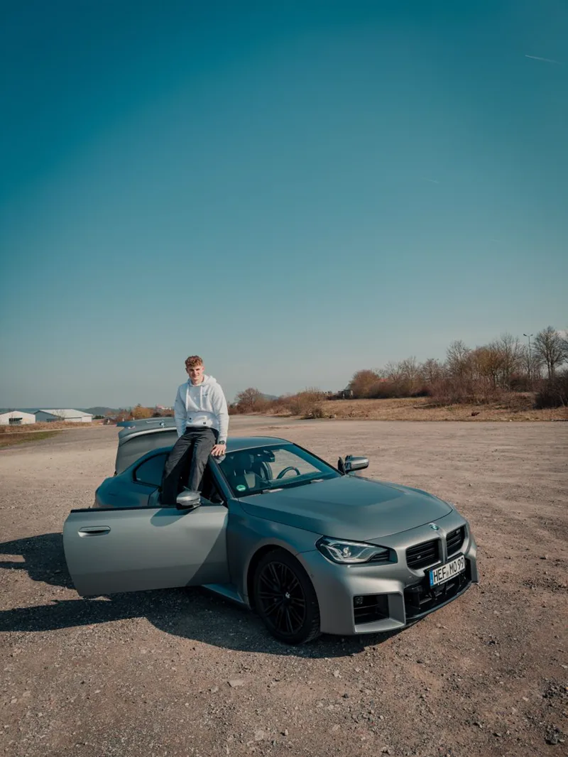 Mike mit seinem BMW